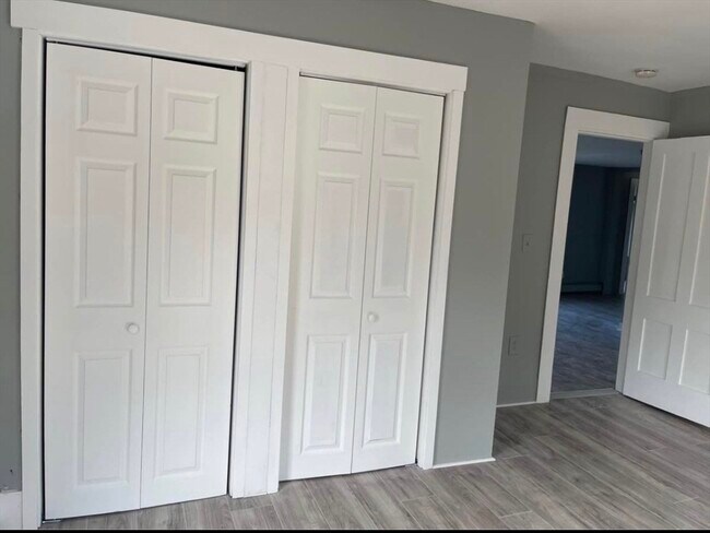 Building Photo - 93 Spruce St