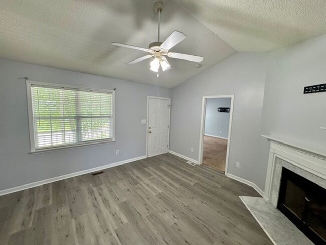 Building Photo - Open House 6/6 at 4 PM!