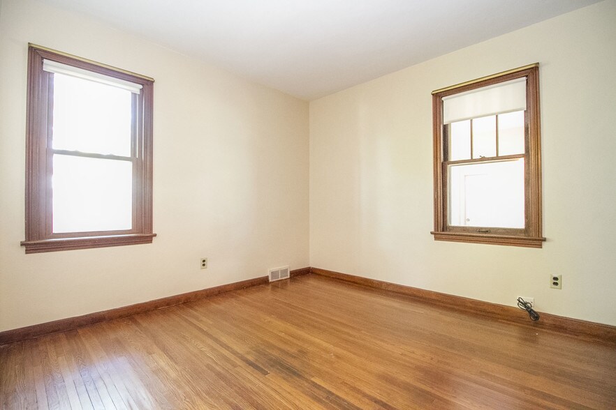 Building Photo - 2943 Escott Ave