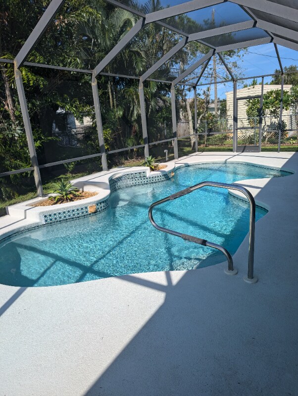 Building Photo - 430 SE Calmoso Dr