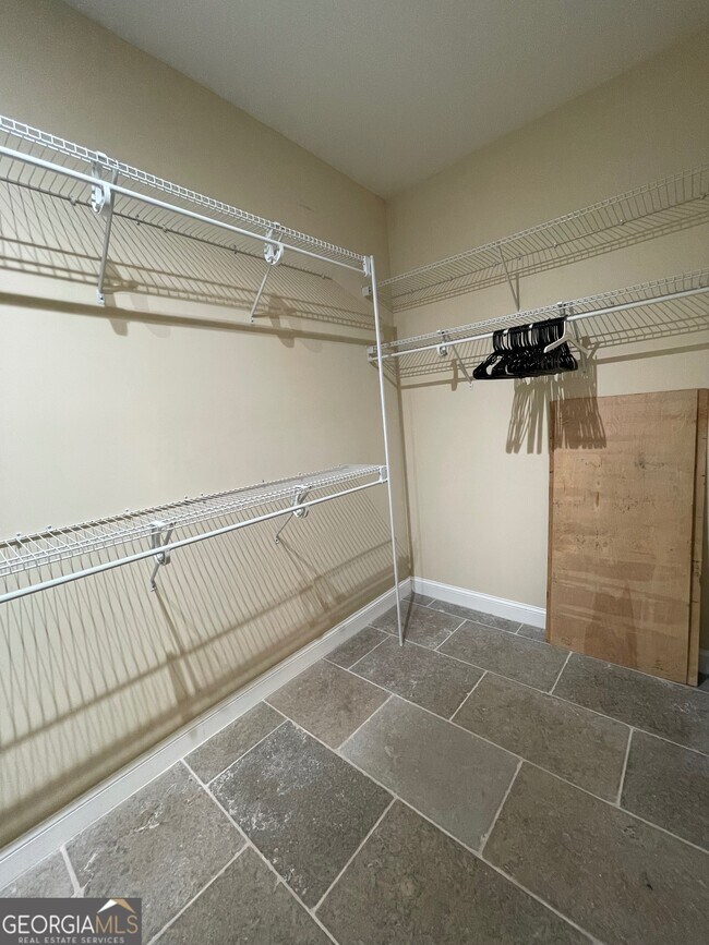 Building Photo - 102 Settlers Hammock Way