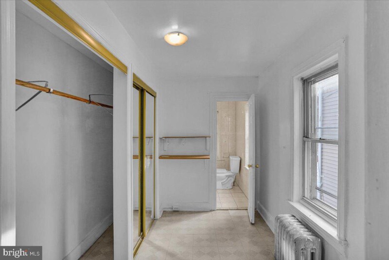 Building Photo - 637 Moss St