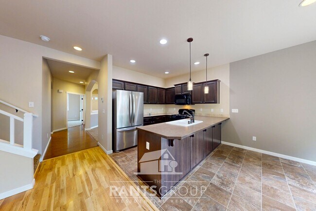 Building Photo - Gorgeous 4 Bed/2.5 Bath Pet-Free Home in Horizon Pointe!
