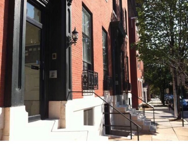 Building Photo - 218 W Madison St