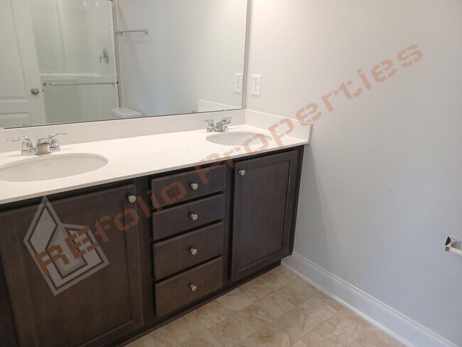 Building Photo - 718 Rosefield Dr
