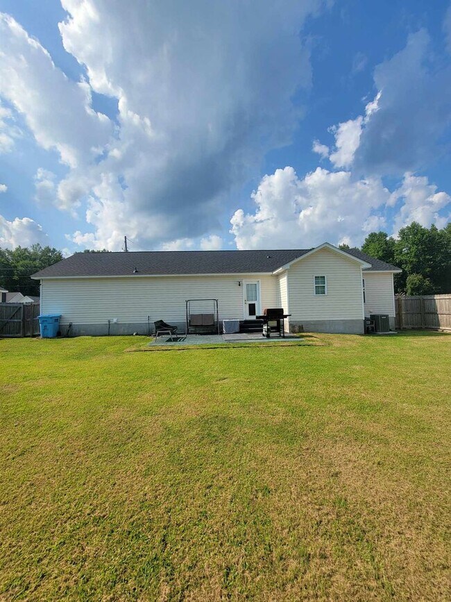 Building Photo - 3 Bed, 2 Bath Home In Woodbury Farm!