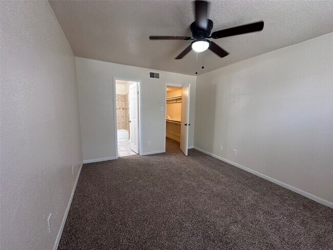 Building Photo - 9700 Leawood Blvd