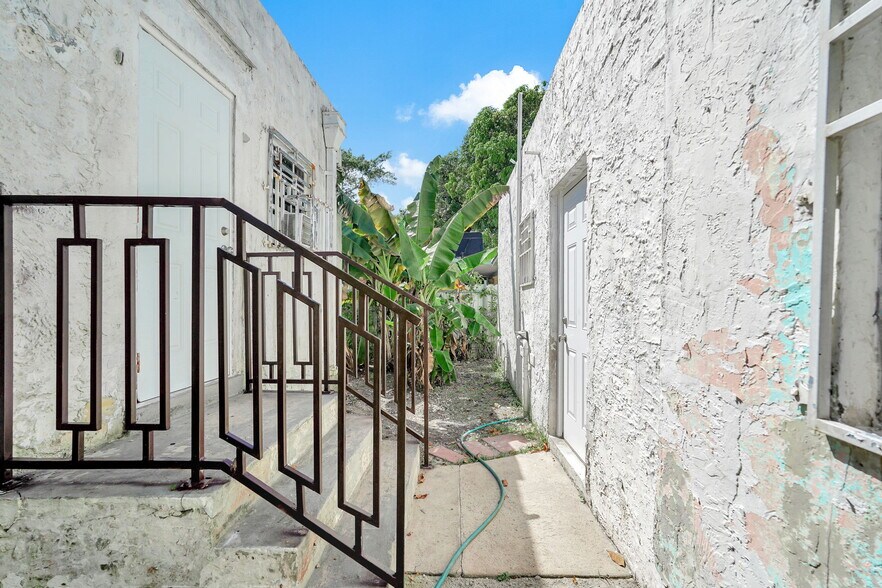 Building Photo - 511 NW 44th St