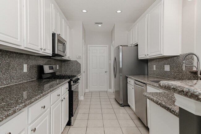 Building Photo - 11 Scenic Brook Ct