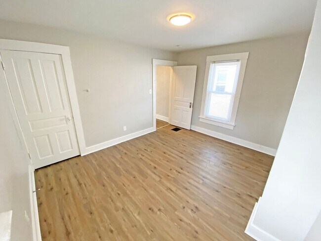 Building Photo - Burkhardt Home : **MOVE-IN SPECIAL: 100% O...