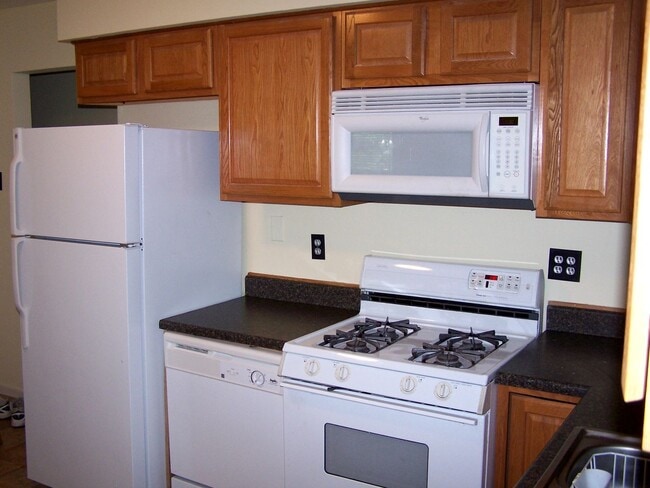 Building Photo - Very sharp 3BR 1 bath ranch home in Normal...