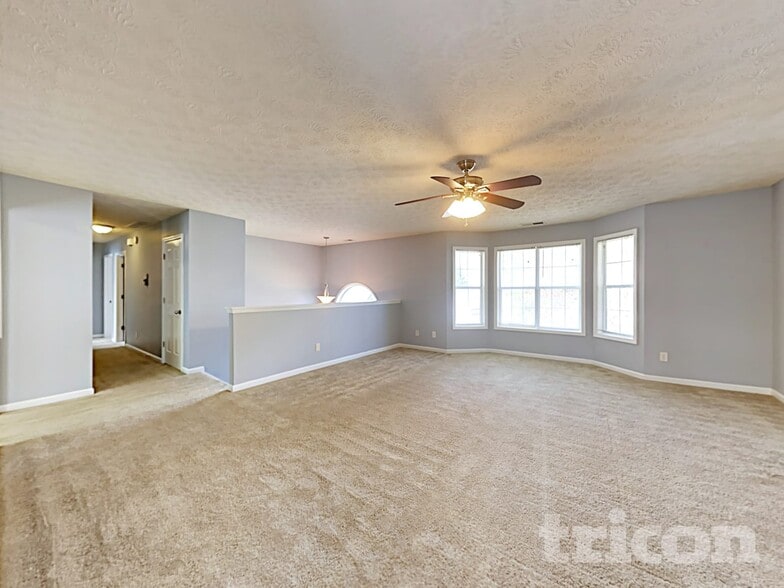 Building Photo - 3935 Piper Glen Dr NE