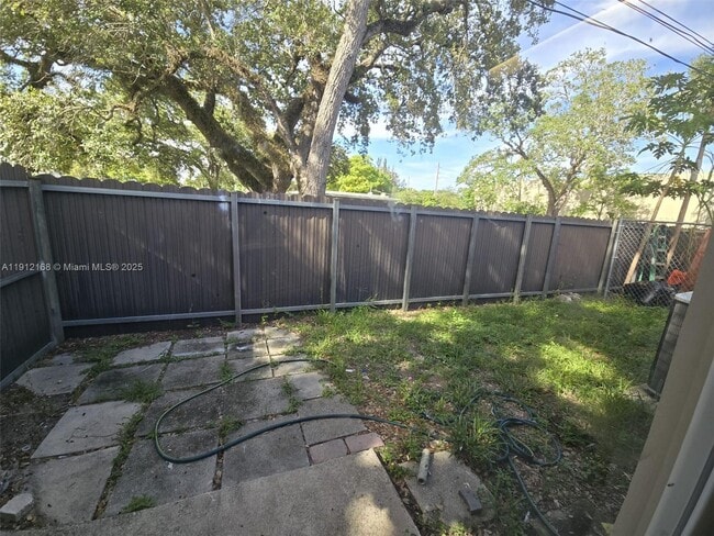 Building Photo - 4830 SW 27th Ave