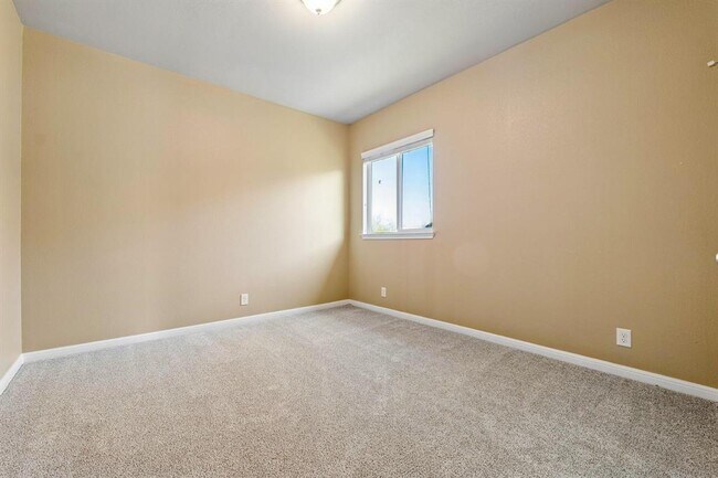 Building Photo - 501 S Meadowlark St