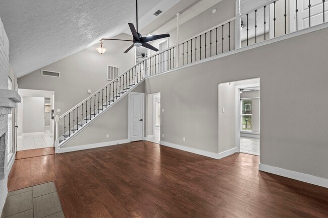 Building Photo - 1107 Londonderry Ave