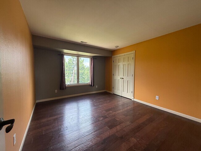 Building Photo - 5BD/4BA/3 car garage w Flat Yard Cheyenne ...