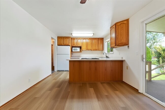 Building Photo - 6190 N Shandee Dr