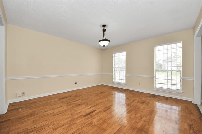 Building Photo - 11411 Briar Forest Dr