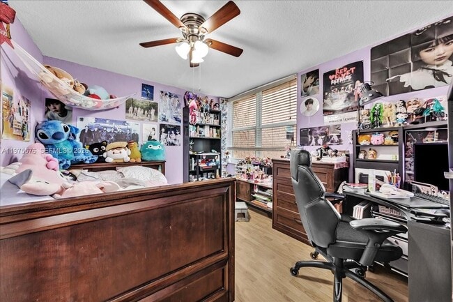 Building Photo - 9410 Live Oak Pl