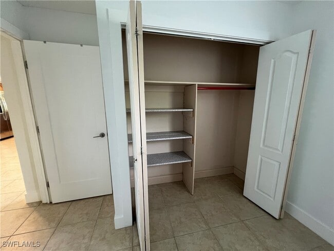 Building Photo - 858 Rose Way