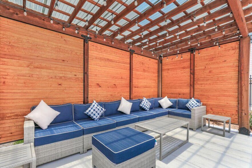 Building Photo - 3737 Bienville Ave