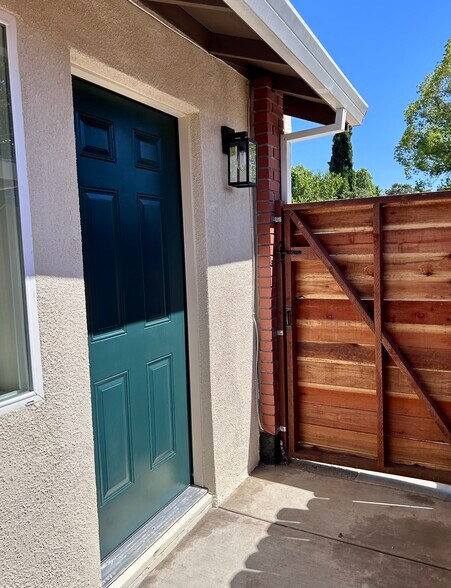 Building Photo - 8681 Fallbrook Way
