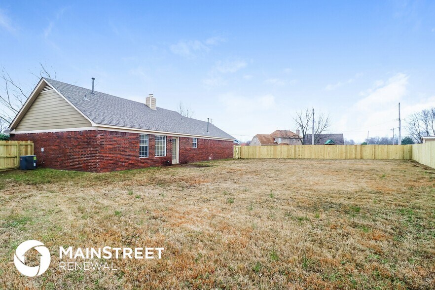 Building Photo - 5536 Terri Lynn Cove