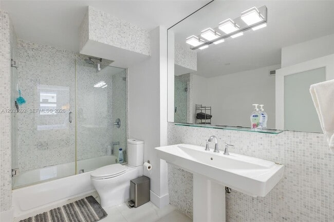 Building Photo - 9511 Collins Ave