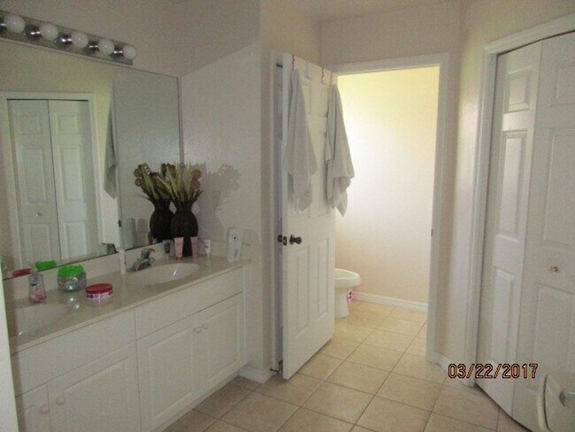 Building Photo - Single Family SW area Home with a Fenced Yard