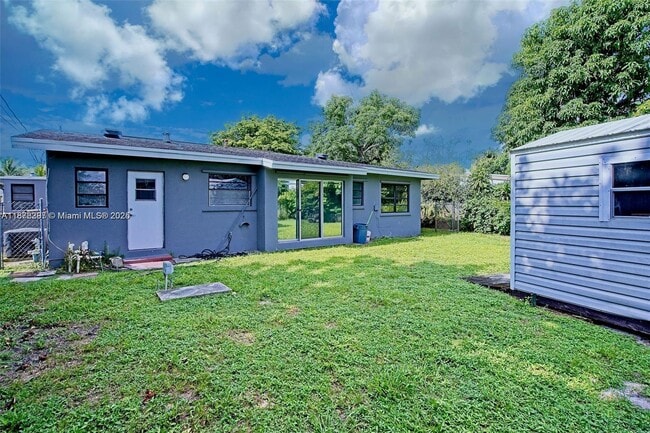 Building Photo - 372 W Dayton Cir
