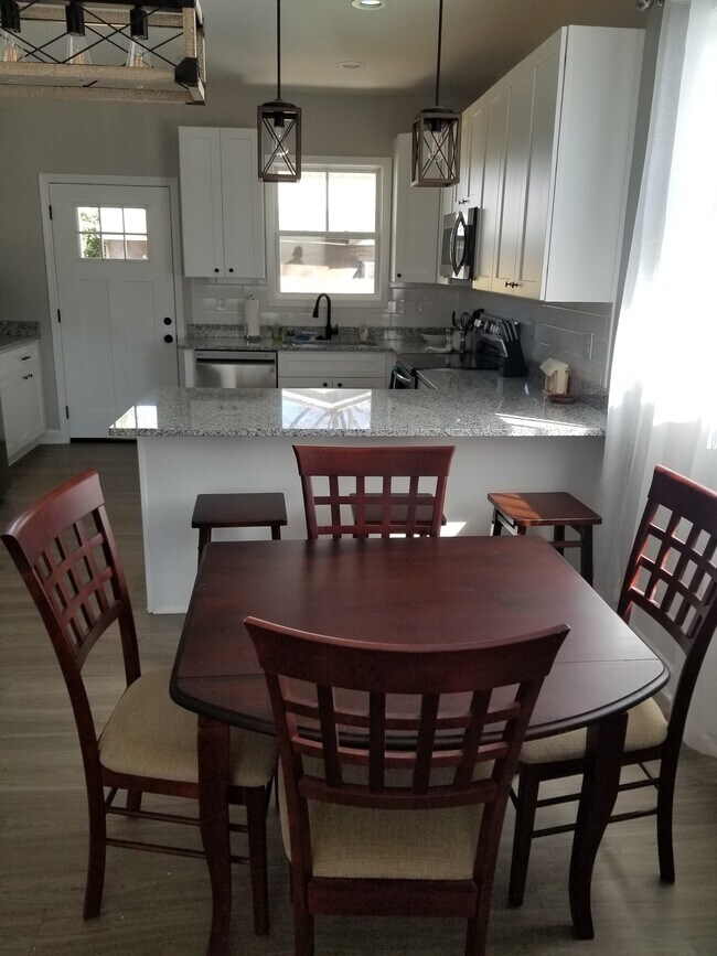 Building Photo - 13 Bigby St