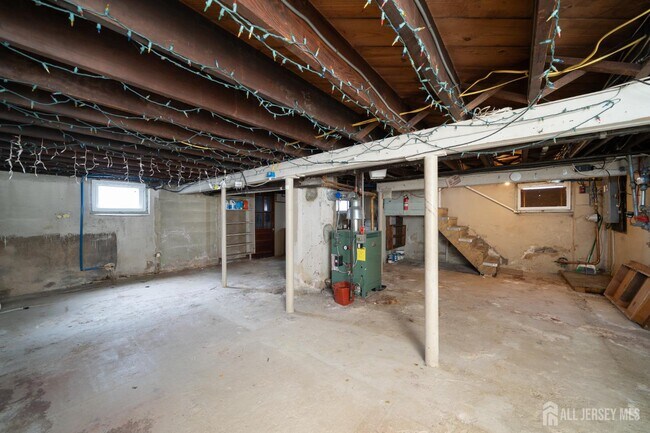 Building Photo - 351 Somerset St
