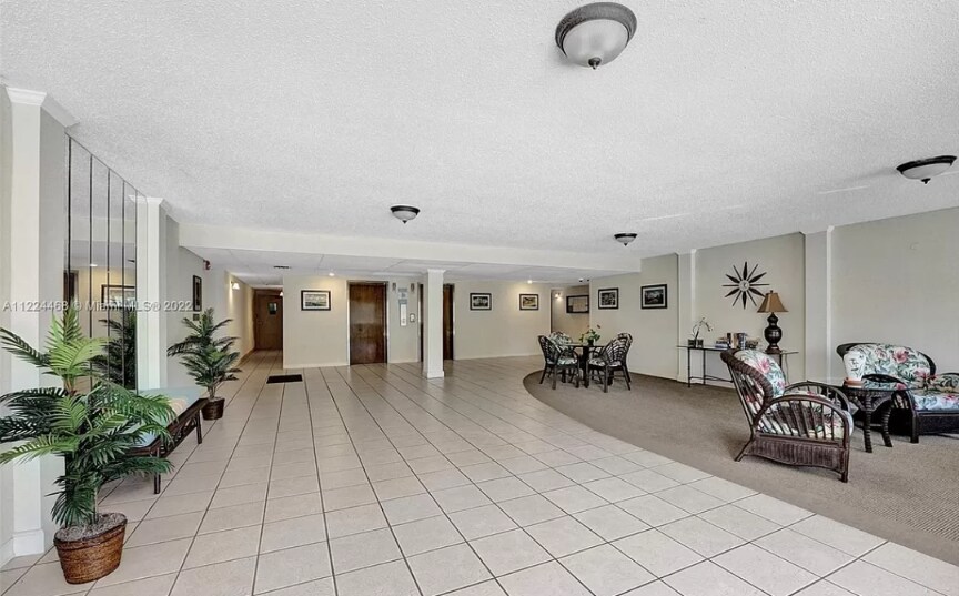 Building Photo - 1516 S Lakeside Dr