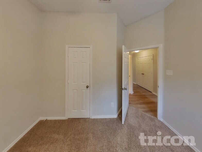 Building Photo - 1706 Fern Dr