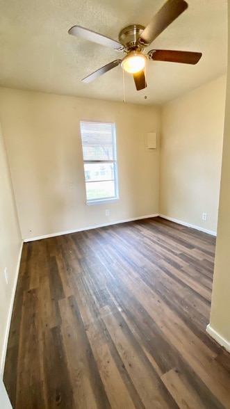 Building Photo - 216 E 36th St
