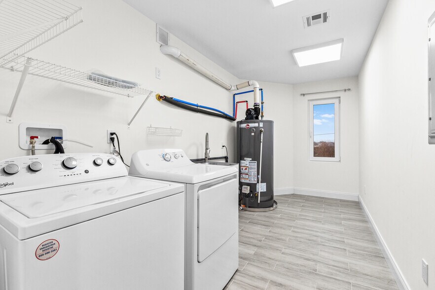 Full Laundry Room/Storage - 71 Saint Marys Pl