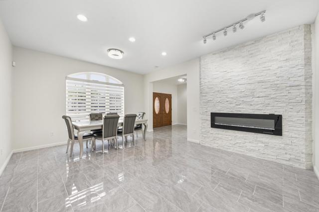 Building Photo - 1242 Via Contessa