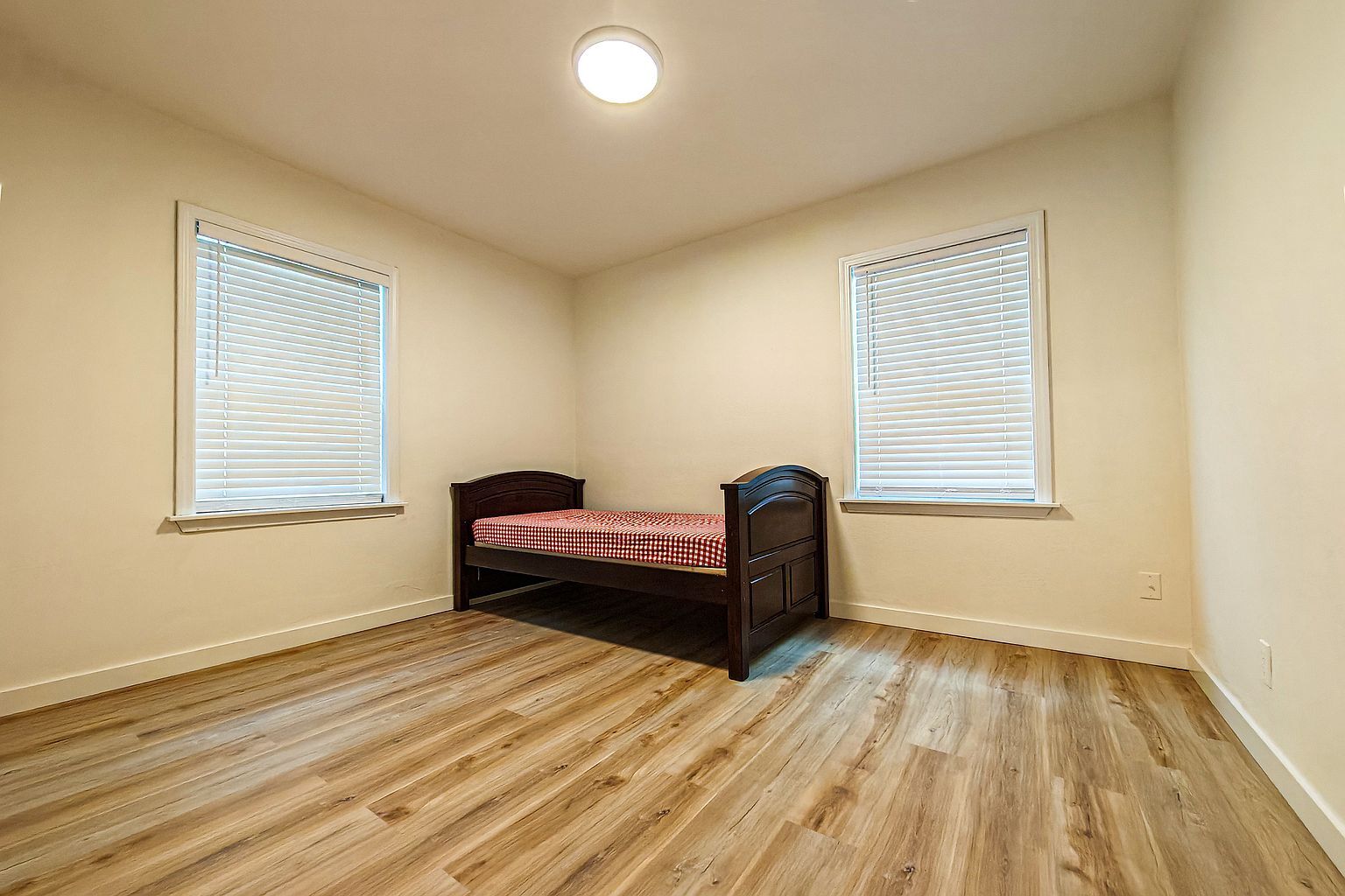 Building Photo - 1007 N 1st St