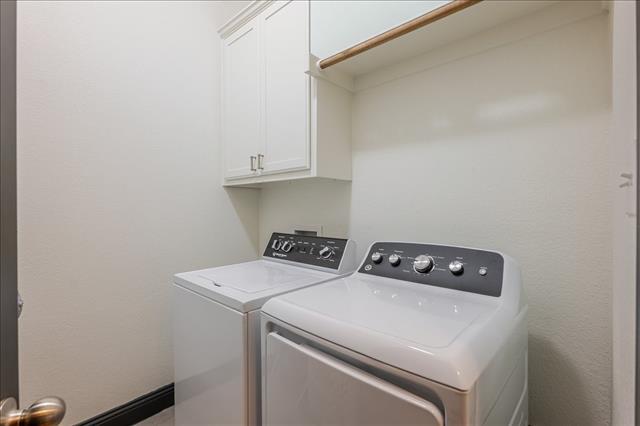 Building Photo - 560 Inwood St