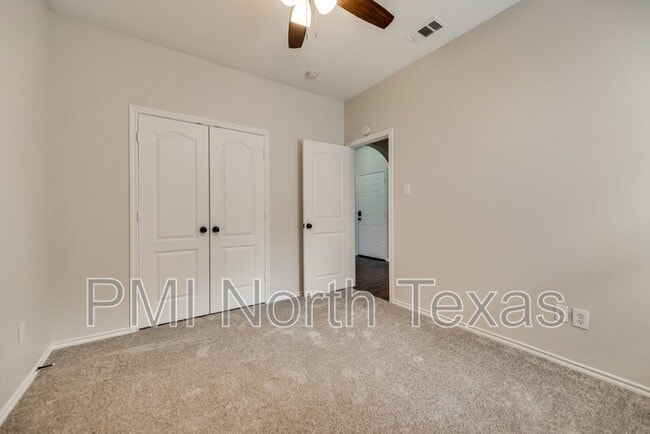 Building Photo - 8420 Sonnet Dr