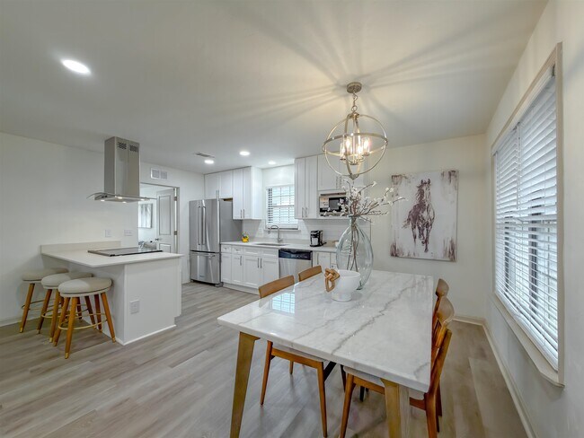 Building Photo - 2059 Little River Ln
