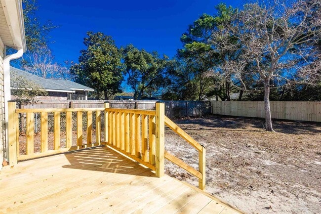 Building Photo - 211 Evergreen Dr