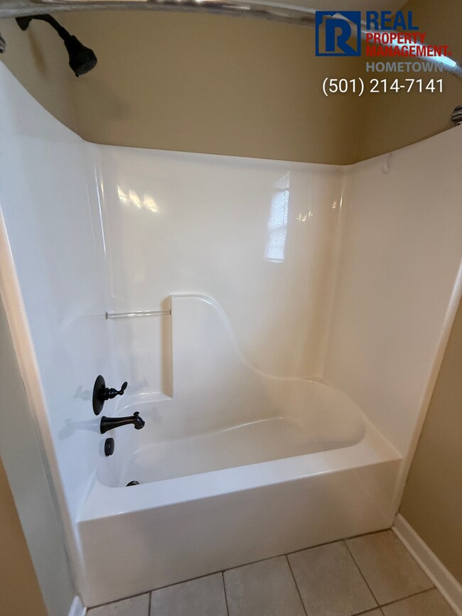 Building Photo - 1609 White Oak Cir
