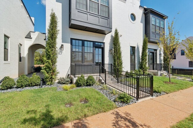 Building Photo - Townhome 2 bed 2.5 bath "The Mid-Mod" in the Heart of Selah