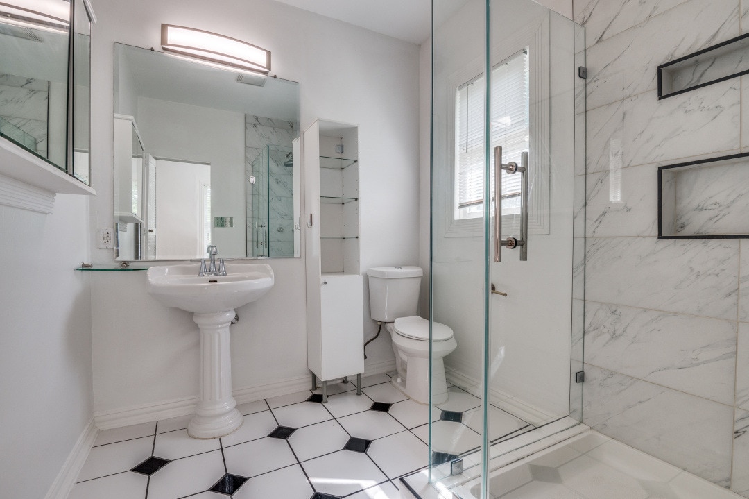 Bathroom - 5211 Worth St