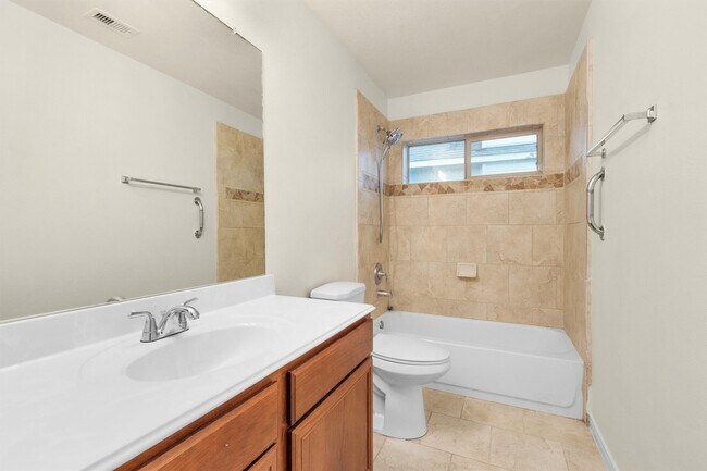 Building Photo - 12822 Lakeshore Dr