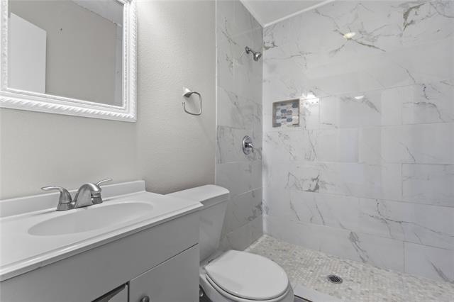 Building Photo - 10325 Fern Dr