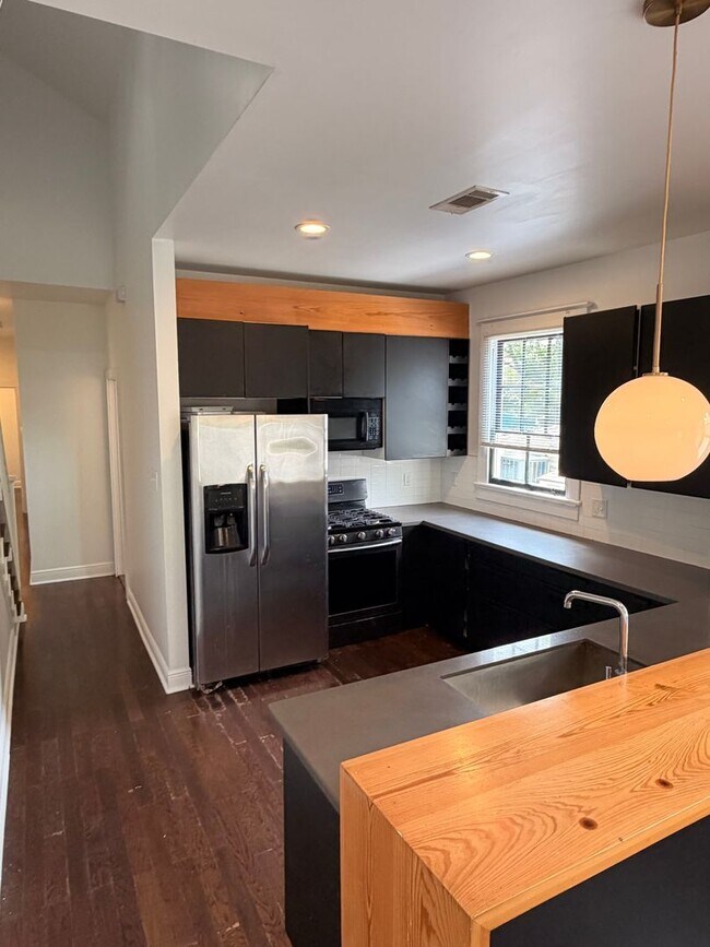 Building Photo - Spacious 2BD/2BA on Poland in Bywater
