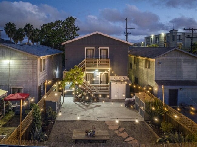 Building Photo - Fully Renovated 2-Bedroom in West Oakland ...