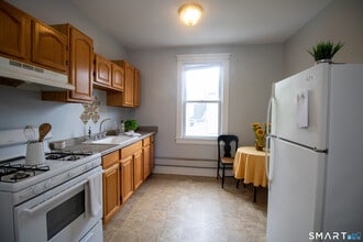 Building Photo - 88 Riverview Ave